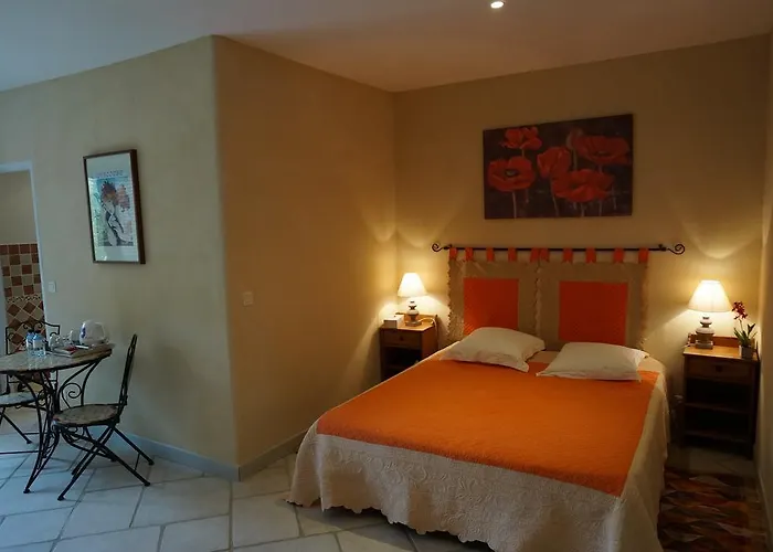 Couette-café D'hôtes Domaine Pero Longo 3*