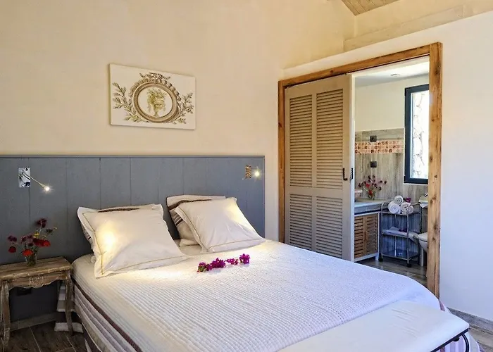 Couette-café D'hôtes Domaine Pero Longo 3*