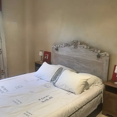 D'hotes Domaine Pero Longo לינה וארוחת בוקר 3*