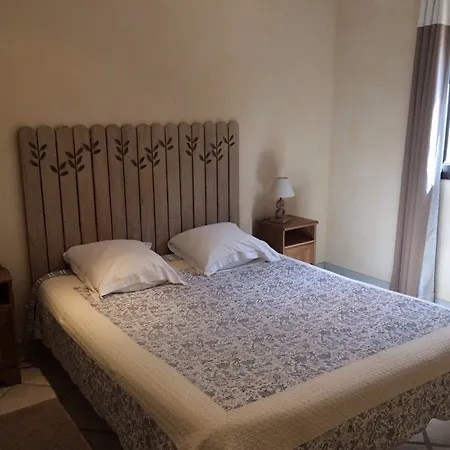 D'hotes Domaine Pero Longo 住宿加早餐酒店 萨尔泰纳