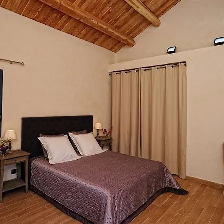 D'hotes Domaine Pero Longo 2*
