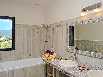 D'hotes Domaine Pero Longo לינה וארוחת בוקר 3*