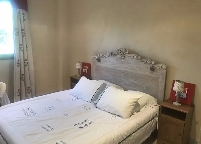 D'hotes Domaine Pero Longo לינה וארוחת בוקר 3*