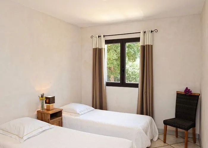 לינה וארוחת בוקר D'hotes Domaine Pero Longo